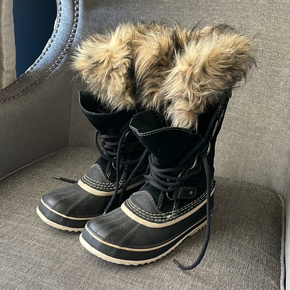 Joan of Arc Sorel snow boots size 6